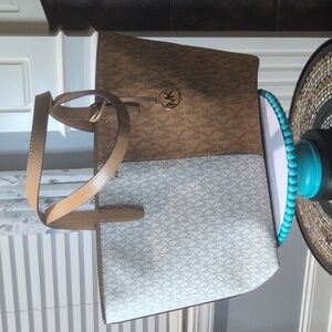 Michael Kors Jet Set Medium Zip Top Tote